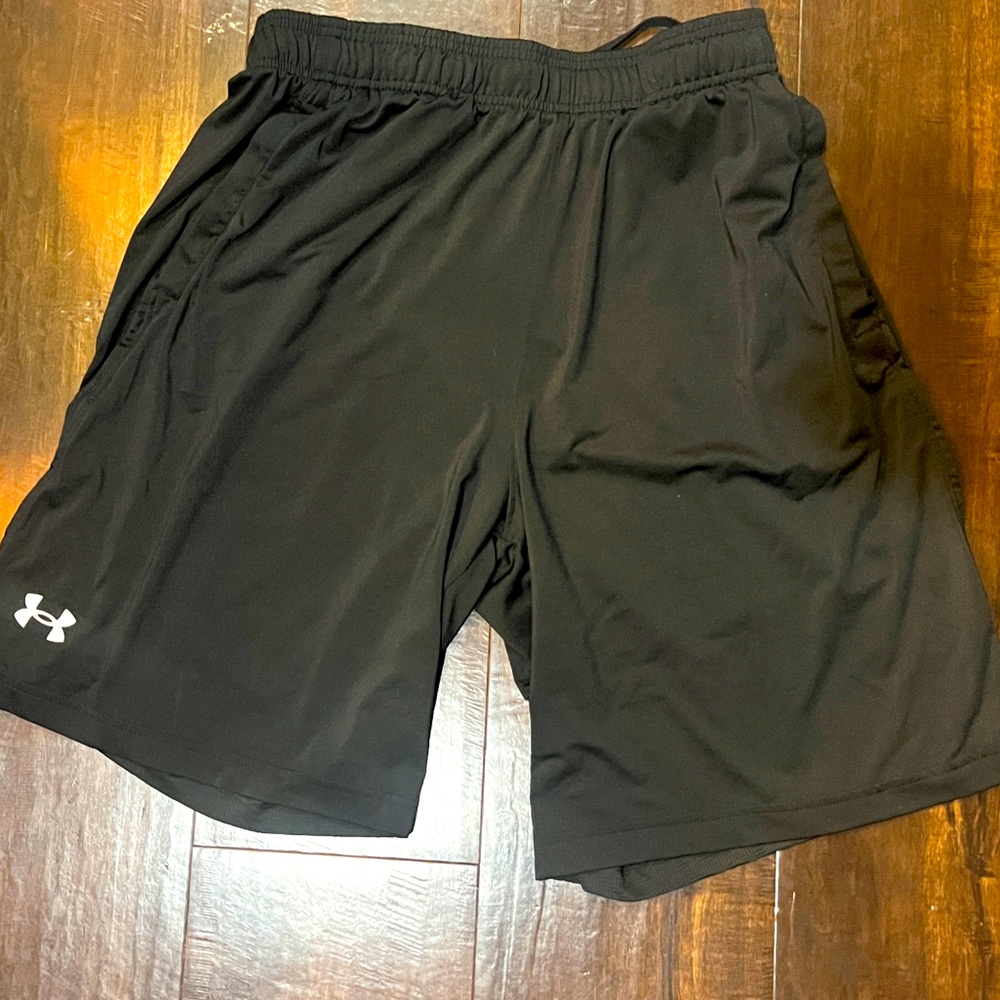 Under Armour Size Large Black Athletic Shorts